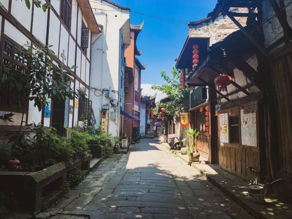 俄罗斯版《五十度灰》《不听话的女孩》